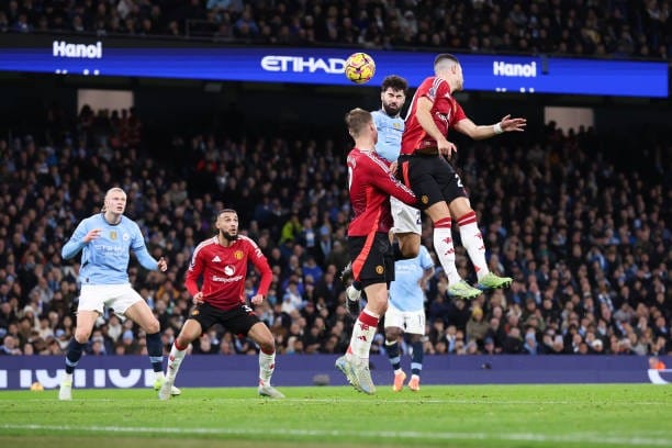 قمة نارية بين مانشستر سيتي ومانشستر يونايتد اليوم في ديربي الجارة العنيفة الساعة 6:30 مساءً