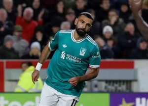 كريس سوتون يتوقع تألق محمد صلاح أمام أستون فيلا في الدوري الإنجليزي