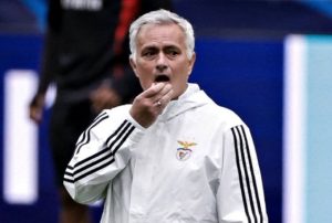 أين تابع مورينيو مباراة فريقه ضد ريال مدريد؟